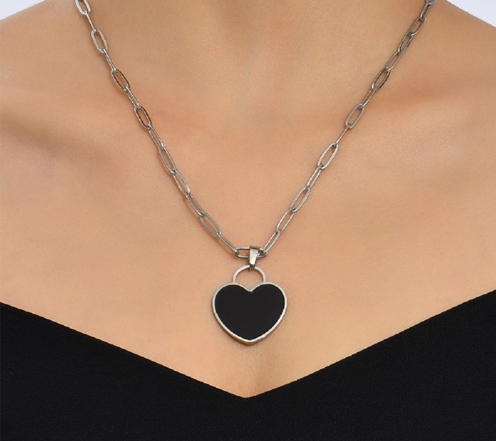 GCJ346 Heart Black Enamel Pendant Necklace (3) 1