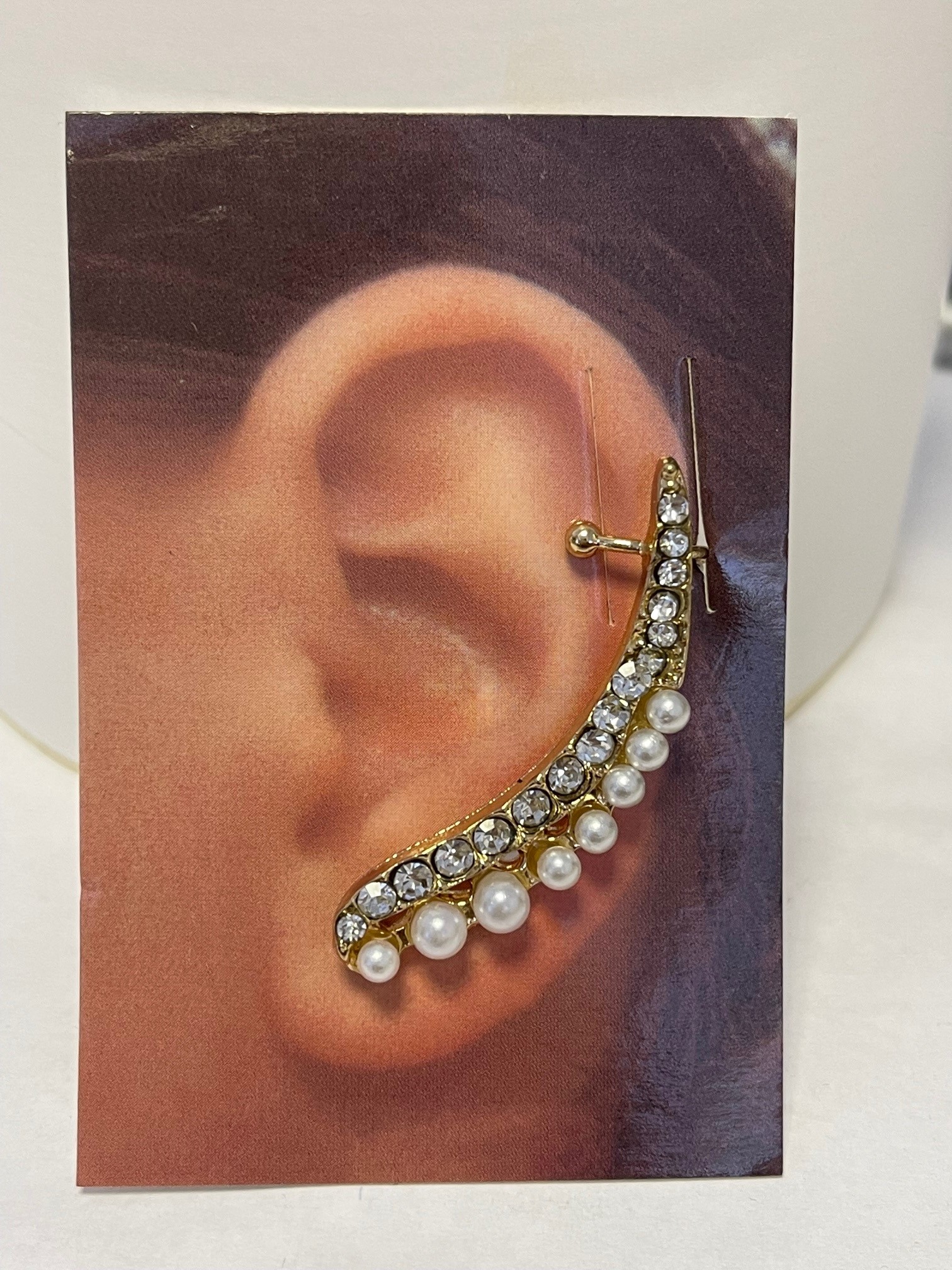 GCJ559 8 pearls Ear cuff