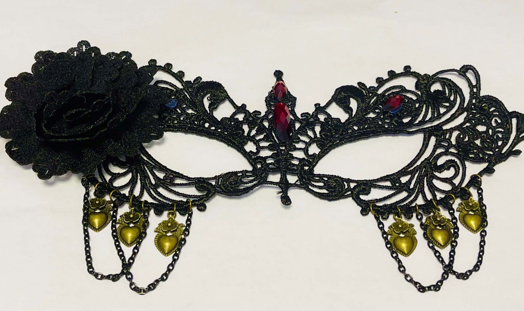 GCJ363 Masquerade Mask with Ruby Diamante and heart Charm 7